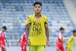 Cầu thủ trẻ Hà Nội ăn mừng làm lay động lòng người