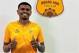 Ngoại binh HAGL về quê nhà Brazil chịu tang