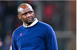 HLV Patrick Vieira bị đội bóng Italia sa thải