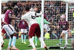 Vì sao Viktor Gyokeres rời sân sớm trước Burnley?