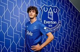 Tiểu sử tiền vệ Merlin Rohl của Everton