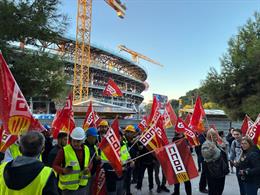 Công nhân xây sân Camp Nou của Barca đình công