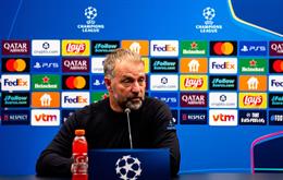 Hansi Flick đáp trả chỉ trích về chiến thuật của Barca