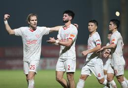 Trung vệ Việt kiều Mỹ chính thức mở tài khoản bàn thắng tại V.League