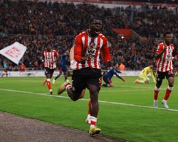 Sunderland là khắc tinh của các đội bóng thành London