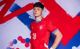 Tiểu sử trung vệ Ladislav Krejci của Wolves