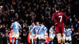 Thầy trò Arne Slot và 11 vấn đề to lớn ở mùa giải 2025/2026