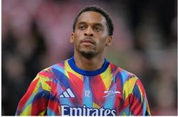 Jurrien Timber là một trong những cầu thủ xuất sắc nhất Ngoại hạng Anh mùa này