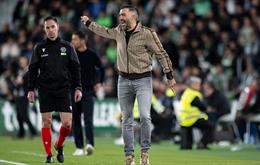 HLV Elche bức xúc với trọng tài sau trận hòa Real Madrid