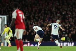 Richarlison ghi siêu phẩm đẹp mắt từ giữa sân vào lưới Arsenal