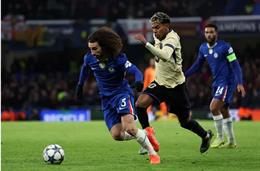 Wayne Rooney đưa Marc Cucurella lên mây