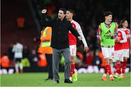 Dimitar Berbatov nhận định cuộc đua vô địch ở Ngoại hạng Anh mùa này