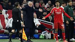 Jose Mourinho có chiến thắng đầu tiên ở C1 cùng Benfica sau 5 trận