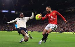 Aaron Wan-Bissaka: Bùng cháy trước cố nhân