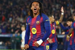 Jules Kounde đi vào lịch sử Barca sau cú đúp trước Frankfurt