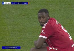 Ferdinand phẫn nộ khi bàn thắng của Konate trước Inter bị từ chối