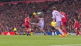 Sao Brighton thoát thẻ đỏ sau pha phạm lỗi kinh hoàng với Florian Wirtz