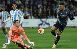 Thủ môn đội hạng ba chê Real Madrid chỉ biết câu giờ và phá bóng