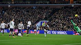 Leny Yoro có lỗi ở bàn thua đầu tiên của MU trước Aston Villa