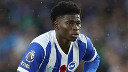 Carlos Baleba đặt mục tiêu trở thành tiền vệ hay nhất thế giới