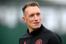 Phil Jones chỉ ra cái tên khiến anh gặp nhiều khó khăn nhất