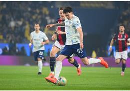 Liverpool chi 70 triệu bảng mua trung vệ mới