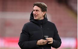 Uống cốc nước có logo của Arsenal, HLV Tottenham nói gì?