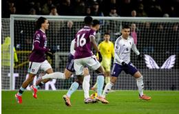 Gary Neville chỉ trích Casemiro sau trận hòa Burnley