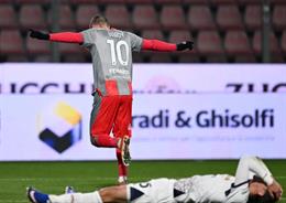 Jamie Vardy chạm cột mốc ghi bàn ấn tượng