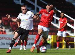 Trận đấu đầu tiên tại FA Cup bị hoãn vì bão