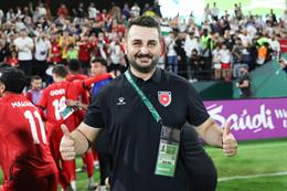 HLV Jordan tri ân U23 Việt Nam sau khi giành vé tứ kết U23 châu Á