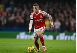 Jimmy Floyd Hasselbaink thừa nhận sai lầm về Leandro Trossard