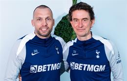 Tottenham chiêu mộ thành công trợ lý cũ của Arne Slot