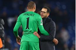 Tân HLV Chelsea sẵn sàng loại bỏ Robert Sanchez