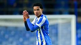 Chelsea vượt mặt MU, tiến gần sao trẻ 17 tuổi