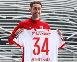 Tiểu sử trung vệ Arthur Chaves