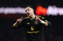 Gary Neville khuyên MU không nên bán Diogo Dalot