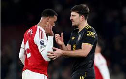 Vì sao Harry Maguire tranh cãi với Gabriel Magalhaes?