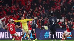 Thủ môn ghi bàn ở phút 90+8, Benfica của Mourinho vào vòng play-off Champions League