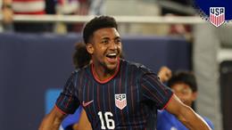 Tiểu sử hậu vệ phải Alex Freeman