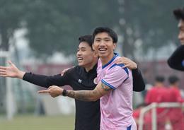 Văn Hậu xuất hiện tươi tỉnh trên sân tập của CLB CAHN
