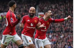 Bryan Mbeumo được so sánh với với Mohamed Salah