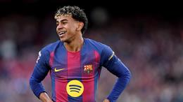 Flick lý giải việc Lamine Yamal xin rời sân ở trận thắng của Barca