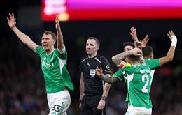 Wayne Rooney chê trọng tài quá phụ thuộc vào VAR