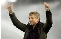 Edwin van der Sar khen ngợi chiến thắng của MU trước Everton