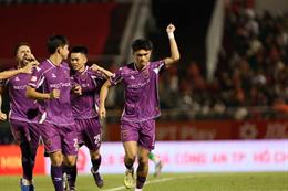HLV của Becamex TP HCM chỉ cách trở thành vua sân khách