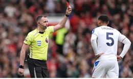 HLV Crystal Palace không hài lòng với trọng tài sau trận thua MU