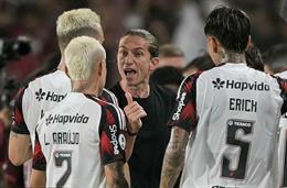 Filipe Luis bất ngờ bị sa thải sau chiến thắng 8-0 của Flamengo