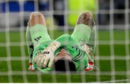 HLV Brighton chỉ trích David Raya