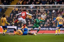 Ashley Cole đưa ra dự đoán táo bạo về cú ăn 4 của Arsenal